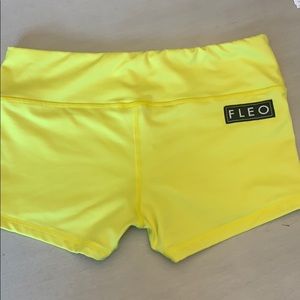 Size Medium Fleos